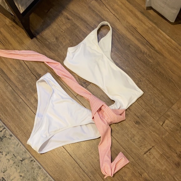 Women’s size M Shein Swimsuit. NEW - Picture 2 of 4